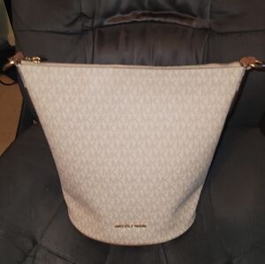 Michael Kors Medium Brooke Bucket Shoulder Bag